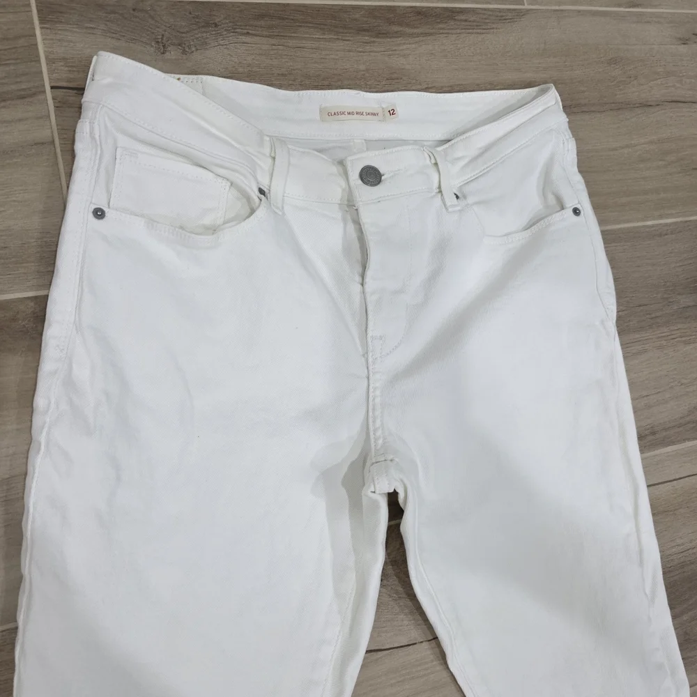Women's White Levi's Jeans - Picture 3 of 16